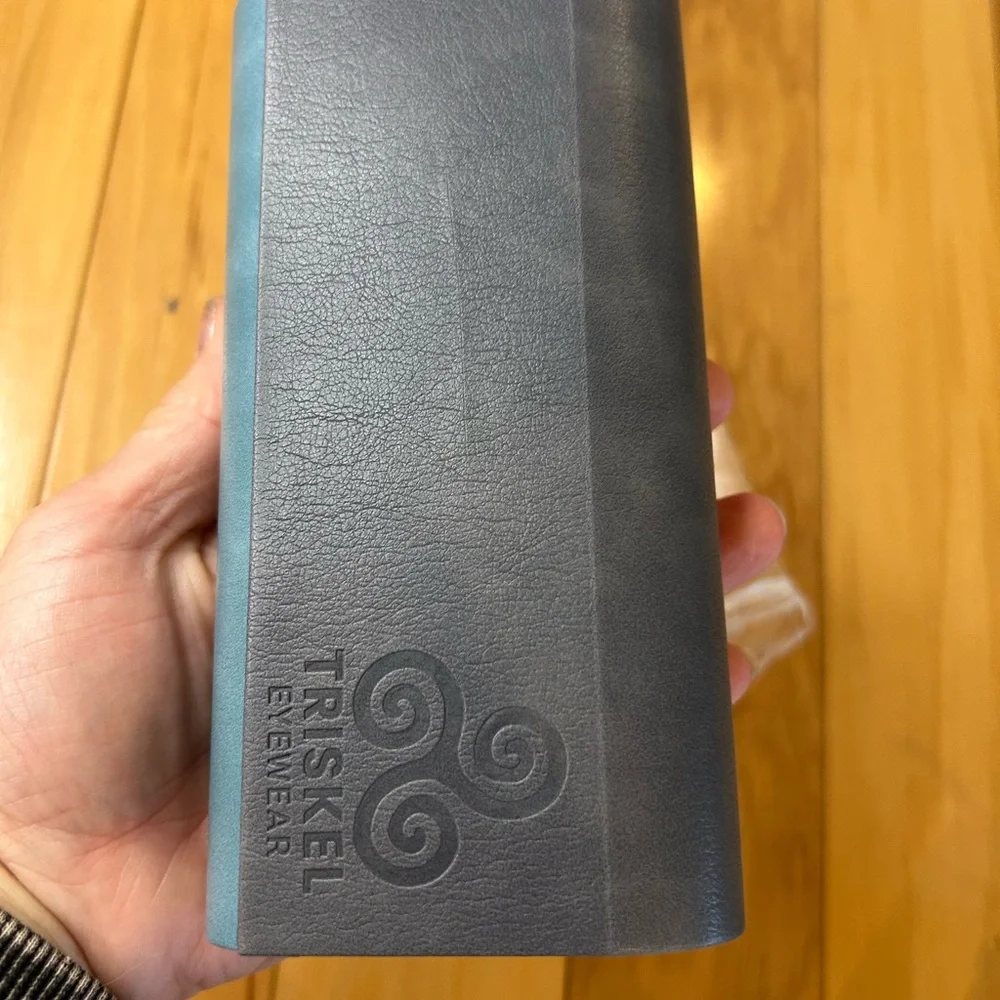 NWOT Triskel Dual Eyewear Eyeglass Case